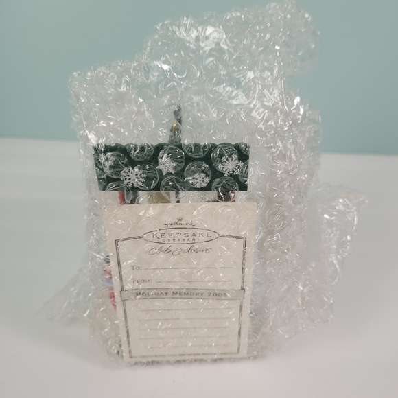 Hallmark Keepsake Pet Shop Ornament Christmas Windows KOC Club 2005 3rd #3 VTG - Picture 7 of 11
